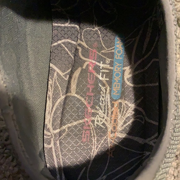 Sketchers Relaxed Fit Memory Foam shoes, size 8 - Picture 3 of 5
